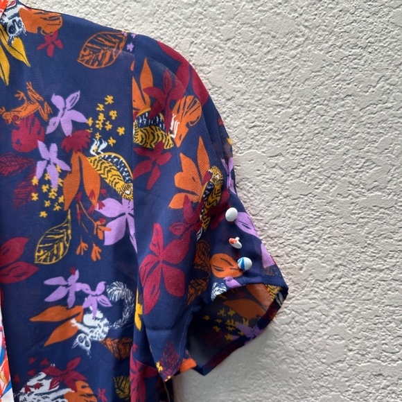 Modcloth Short Sleeve Top Sheer Floral Lemur Frogs & Parrot Print Womens S NEW - Picture 6 of 15